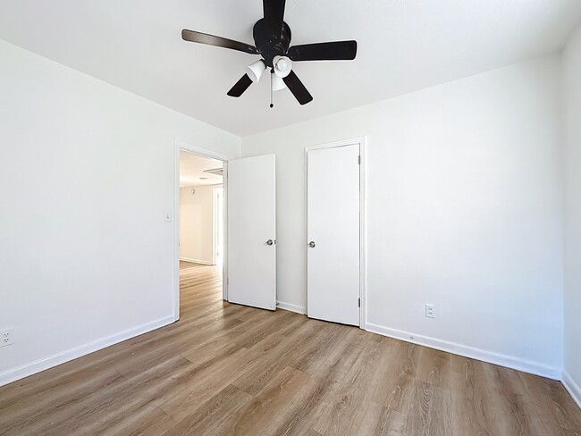 Building Photo - 5330 Quan Dr