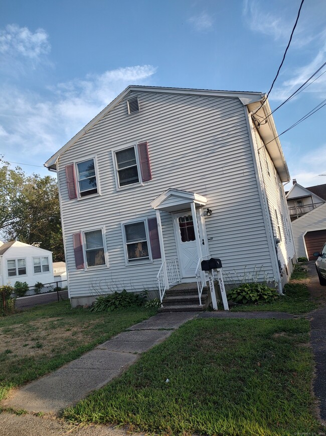 Building Photo - 539 Hollister St