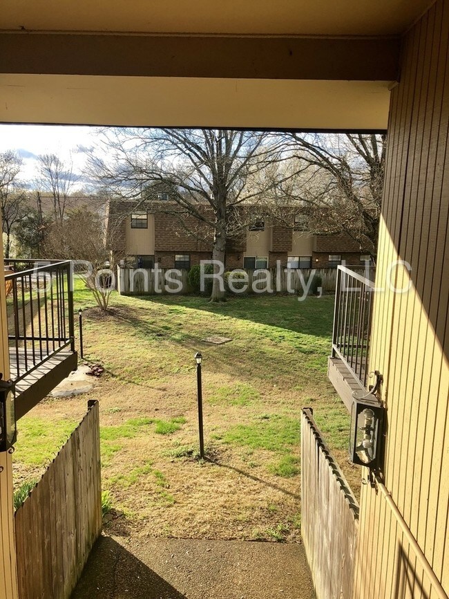 Building Photo - 420 Walton Ln