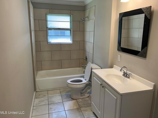 Building Photo - 2955 Normandy Dr