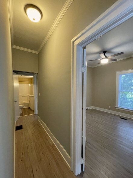 Central Passage - 419 W Gray St