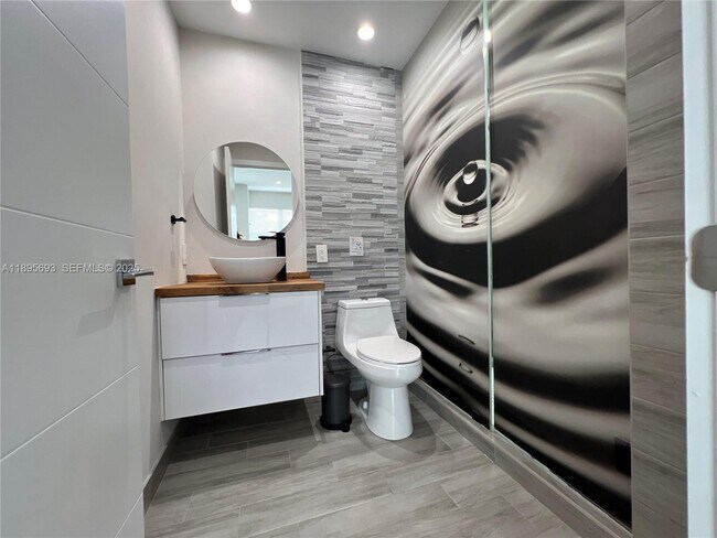 Building Photo - 1405 N 46th Ave