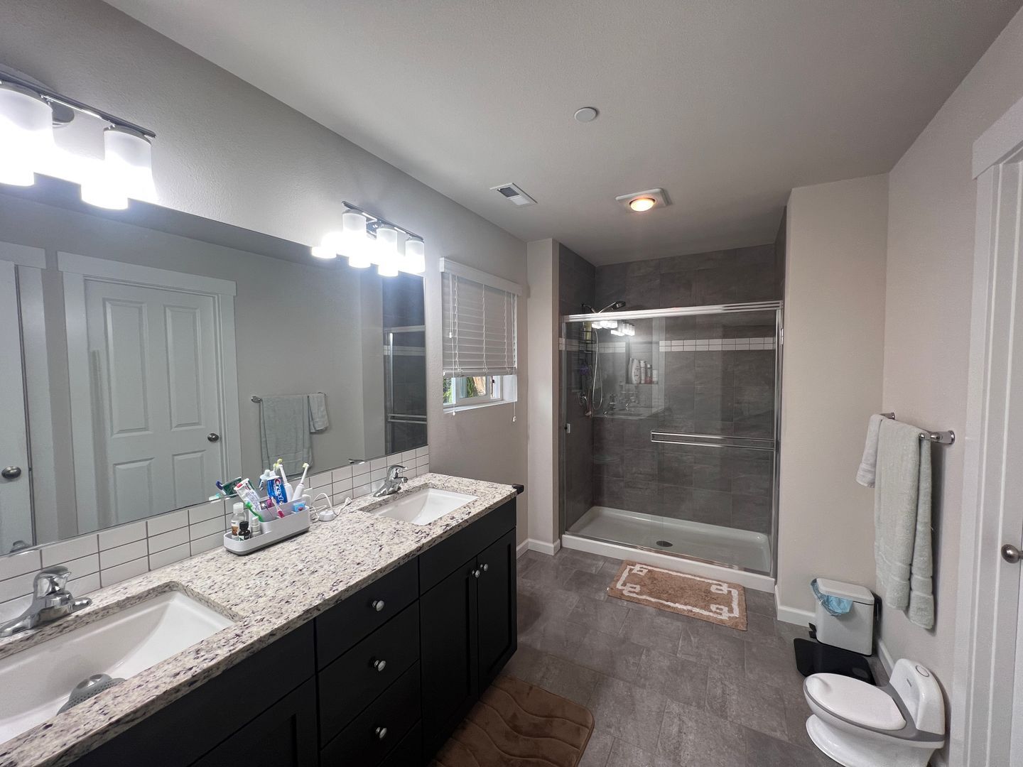 Building Photo - Beautiful Bothell Home!