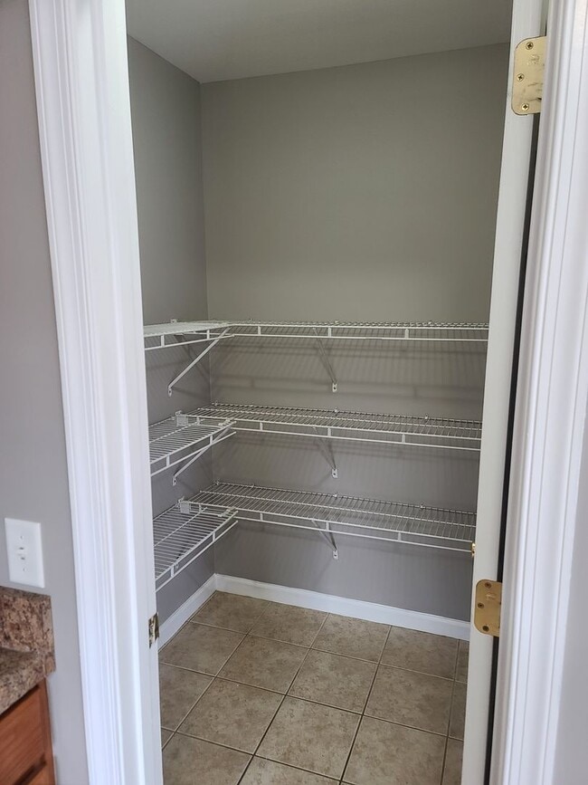 Building Photo - 3 Bedroom 2 1/2 bath Townhome for Rent in Waynesboro