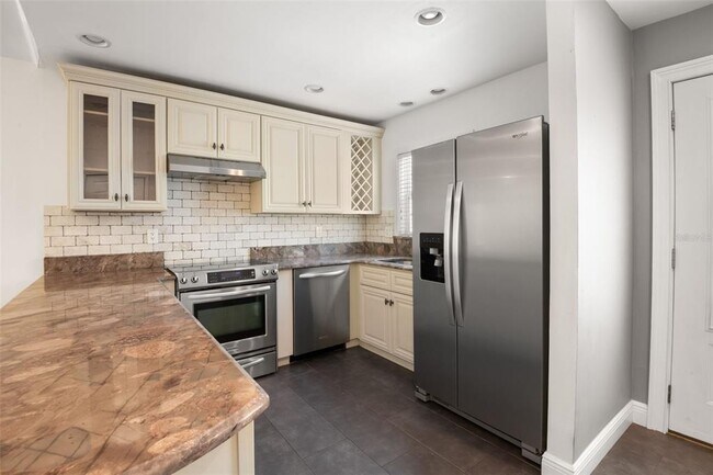 Building Photo - 5015 Aragon Way S
