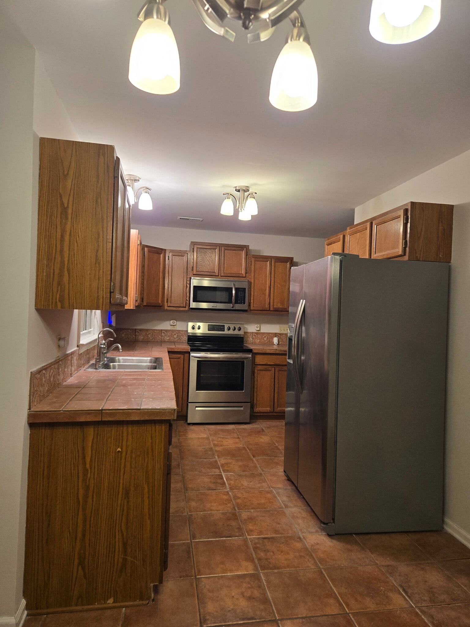 Building Photo - 11015 S Ford Rd