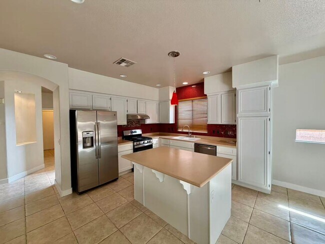 Building Photo - Beautiful and well-maintained two-story home in summerlin