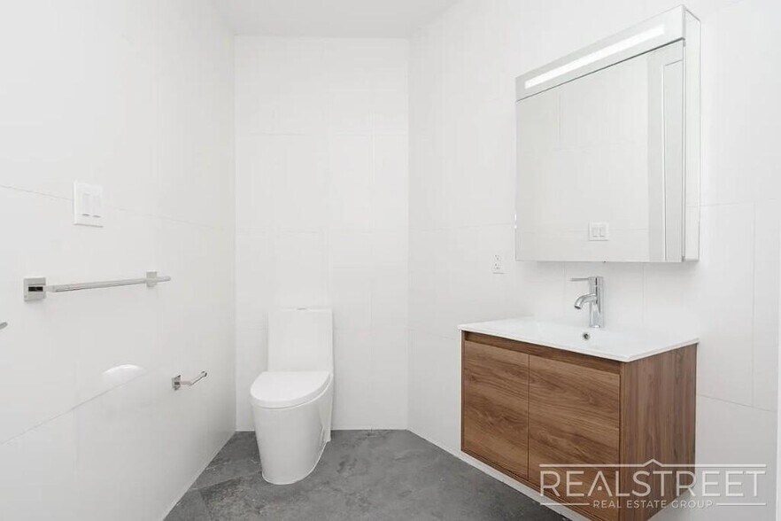 Building Photo - Meeker Avenue