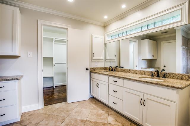 Building Photo - 6908 Lavendale Ave