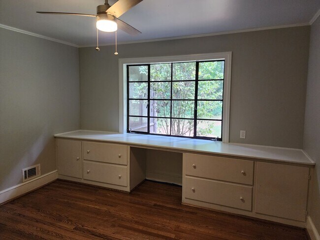 Building Photo - Ranch Home in Newton