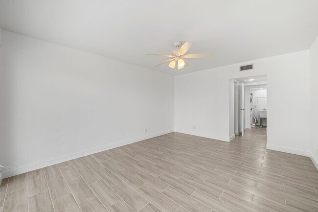 Building Photo - 200 Waterway Dr S