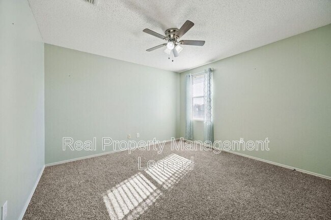 Building Photo - 2900 Sheridan Ln