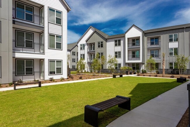 Building Photo - 2403 Mall Dr