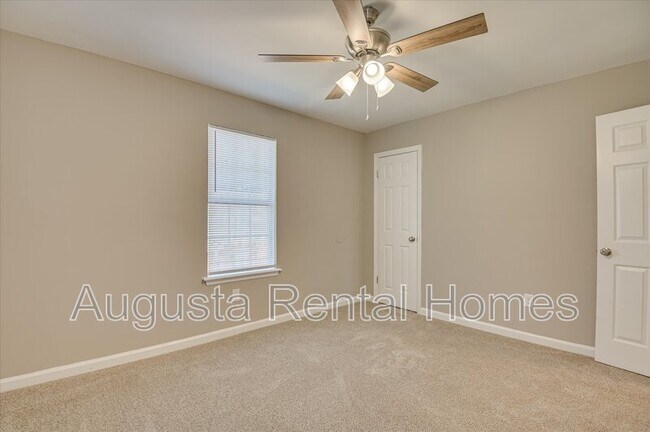 Building Photo - 142 Chalet N Blvd