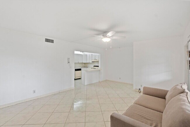 Building Photo - 441 Pine Glen Ln