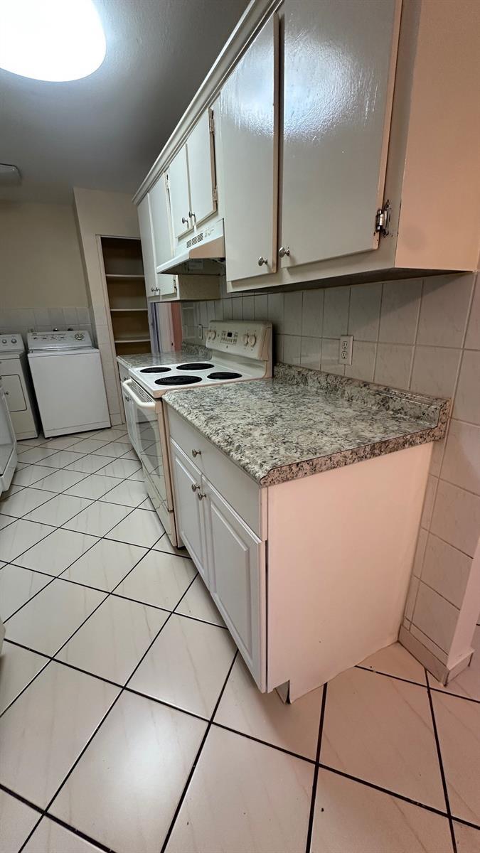 Building Photo - 414 SW 72nd Ave