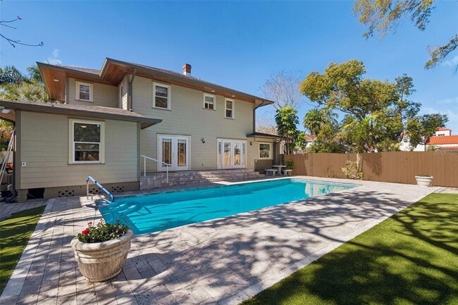 Building Photo - 344 21st Ave NE