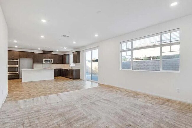 Building Photo - Energy Efficient Spacious 4BR House in Redlands