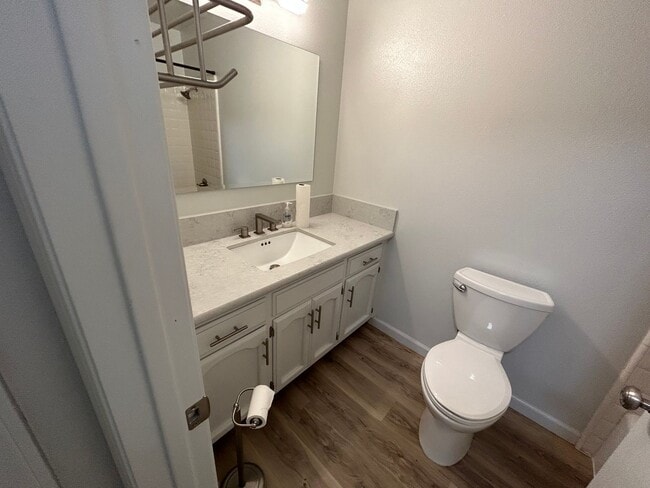 Building Photo - 3 Bedroom 2 Bathroom in NW Visalia