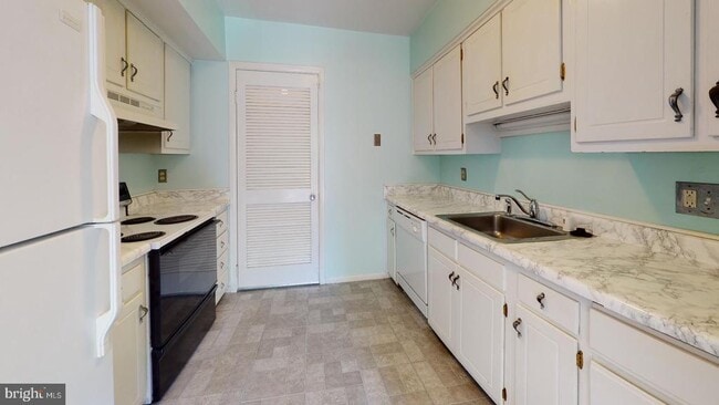 Building Photo - 3836 Miramonte Pl