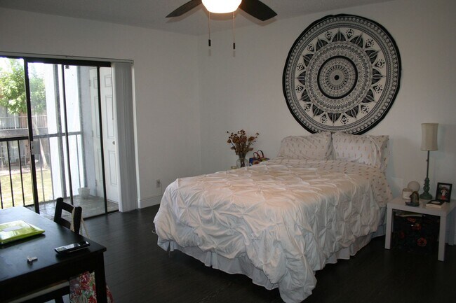 Building Photo - Pretty, Huge, Updated Townhome