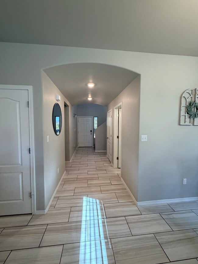 Building Photo - 1418 Santa Thomas St