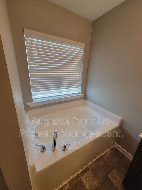 Building Photo - 1733 Ethan Way