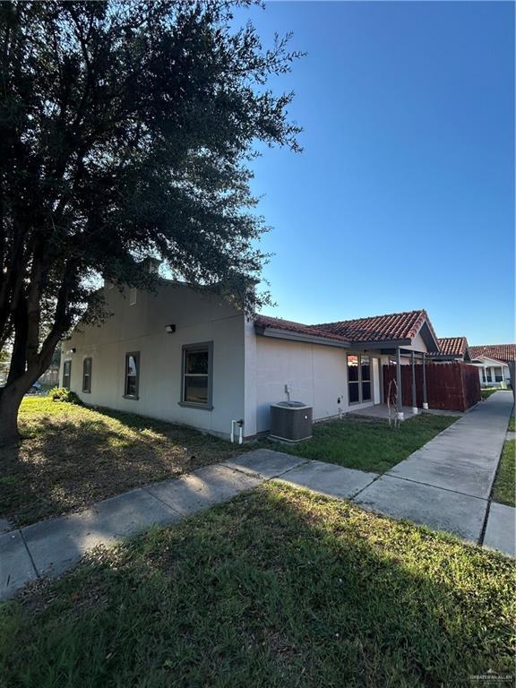 Building Photo - 17 Stubbs St