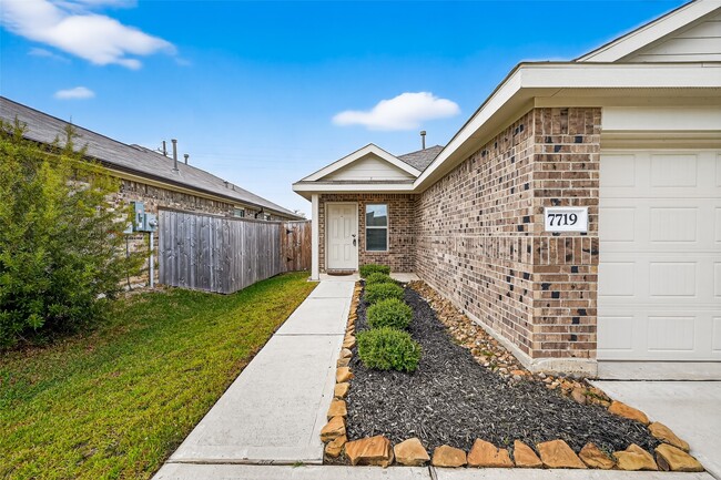 Building Photo - 7719 Cedar Birch Dr