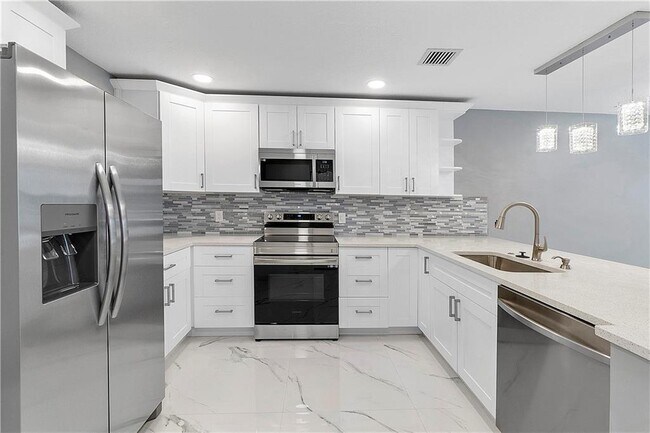 Building Photo - 11477 NW 39th Ct
