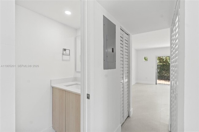 Building Photo - 3597 SW 17th St