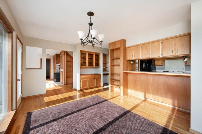 Building Photo - Beautiful home with views and in a gated c...
