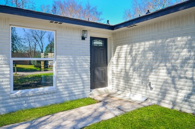 Building Photo - 4434 McCleester Dr