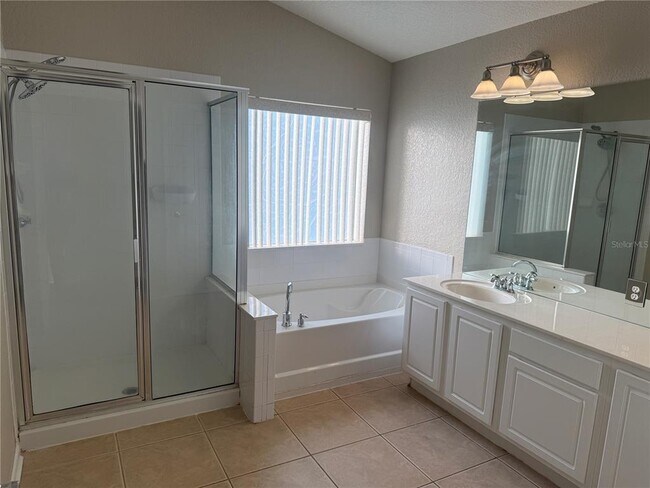 Building Photo - 1100 Brant Point