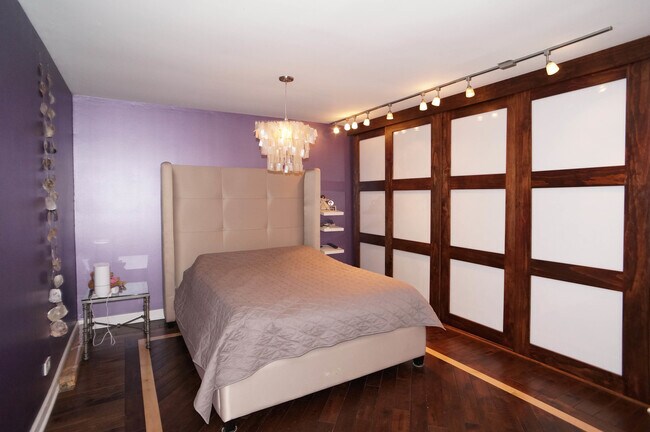 Building Photo - 1617 Maple Terrace