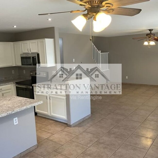 Building Photo - 10646 W Alvarado Rd