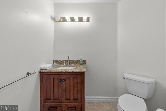 Building Photo - 42 Woodmont Dr