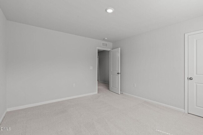 Building Photo - 1818 Porch Swing Wy