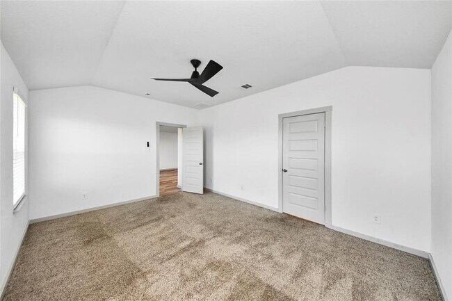 Building Photo - 14734 Sweetwater Dr