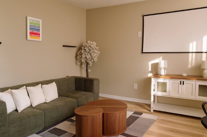 Building Photo - 1369 Andrea St