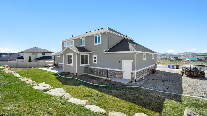 Building Photo - 2795 E Lakeside Dr