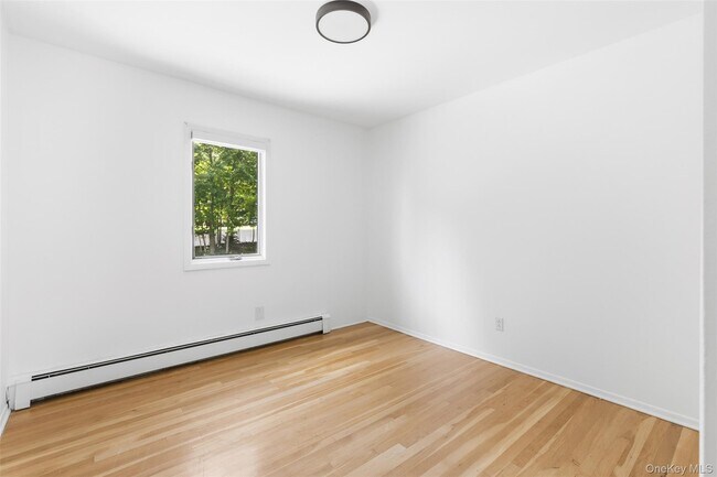 Building Photo - 118 Old Tappan Rd
