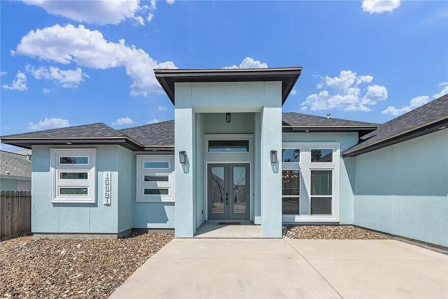 Building Photo - 15621 Three Fathoms Bank Dr