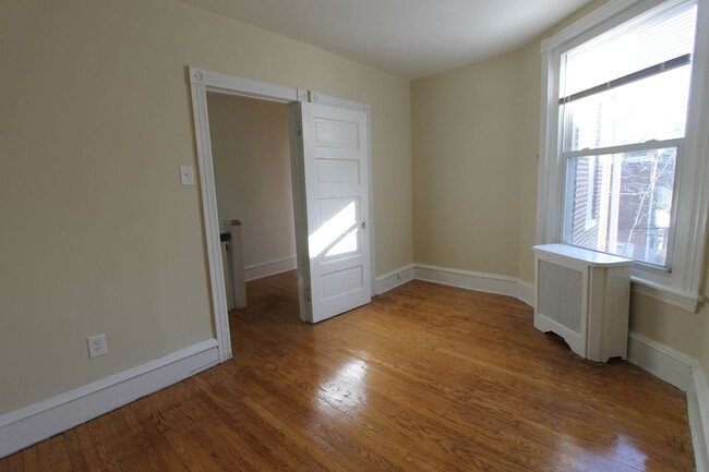 Building Photo - 124 W Pomona St