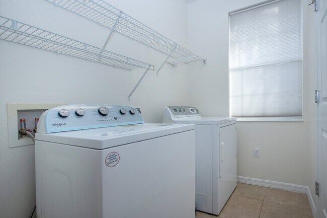 Building Photo - 3 Bedroom 2.5 Bath Townhome San Michele