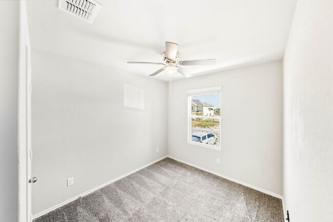 Building Photo - LOWEST PRICED!!!!!