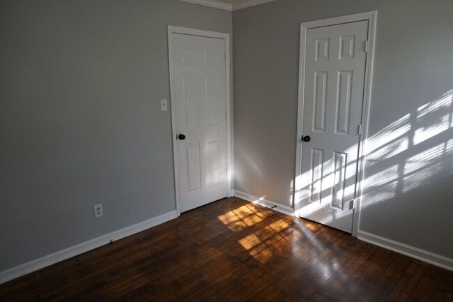 Building Photo - Pet Friendly 3 Bedroom 1 Full Bath located in Northwoods Park!