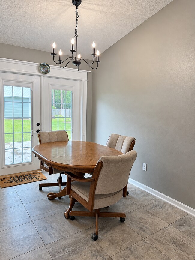Building Photo - 663 Dallas Cir