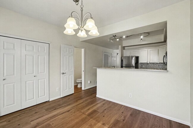 Building Photo - Bright Littleton Townhome with Vaulted Ceilings & Fireplace