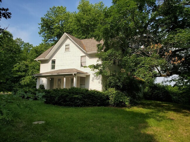 Primary Photo - Older country home south of Columbia off O...